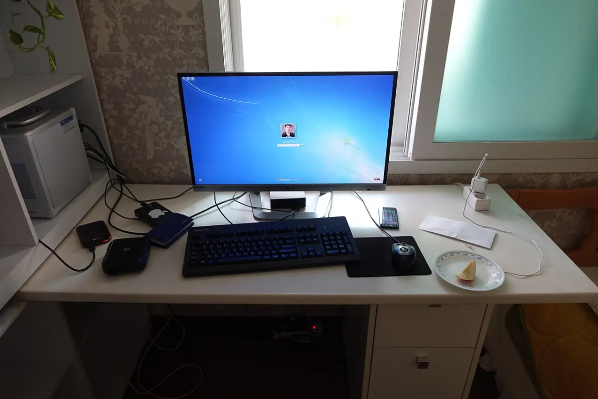Accounting & Ledger Software - 20151025Microsoft Windows 7 Desktop computer in South KoreaDSC04568