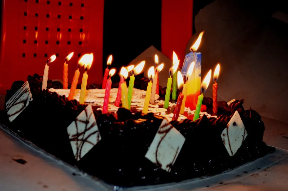 Age Calculator App - Birthday Cake Candles