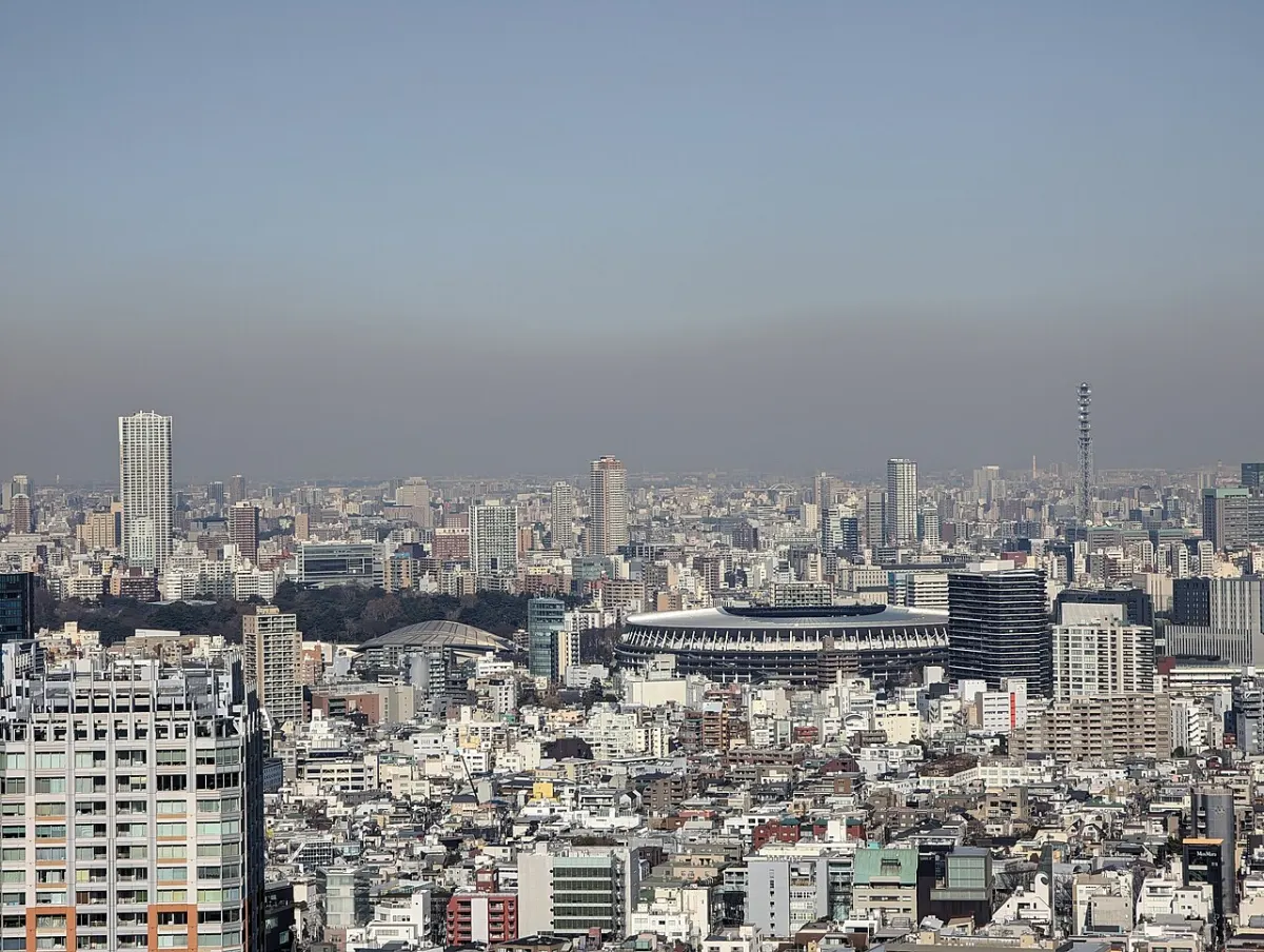 Air Quality App - Smog over central Tokyo