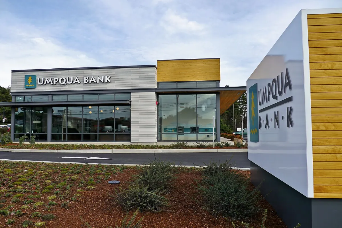 Bank Management System - The Umpqua Bank Building in Newport, Oregon