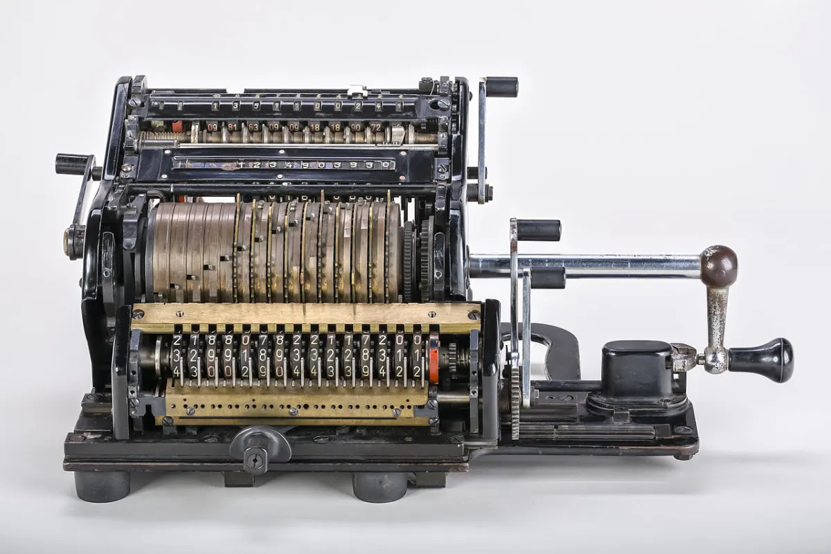 Calculator Suite - Mechanical-calculator-Brunsviga-15-01