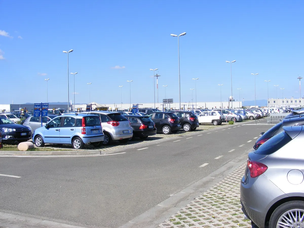 Car Rental Management System - Aeroporto di Firenze - Parking lot for rental cars