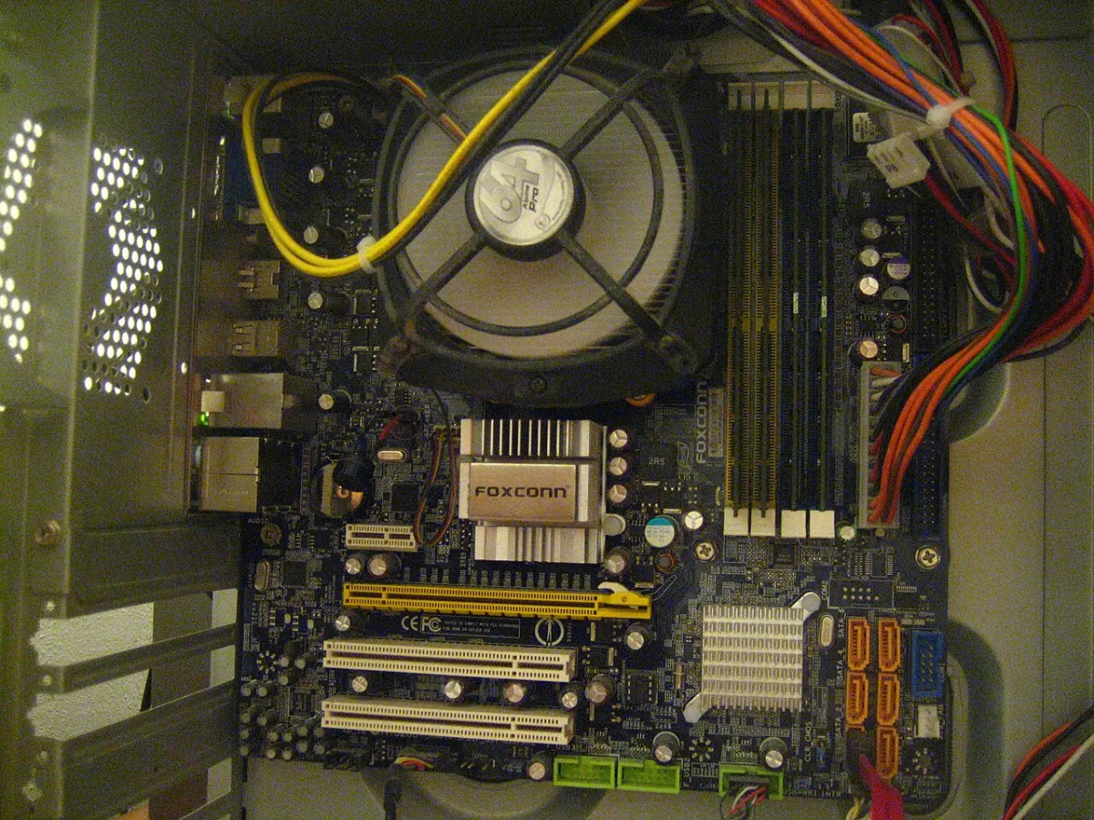 Customer Database Manager - Desktop Computer Insides