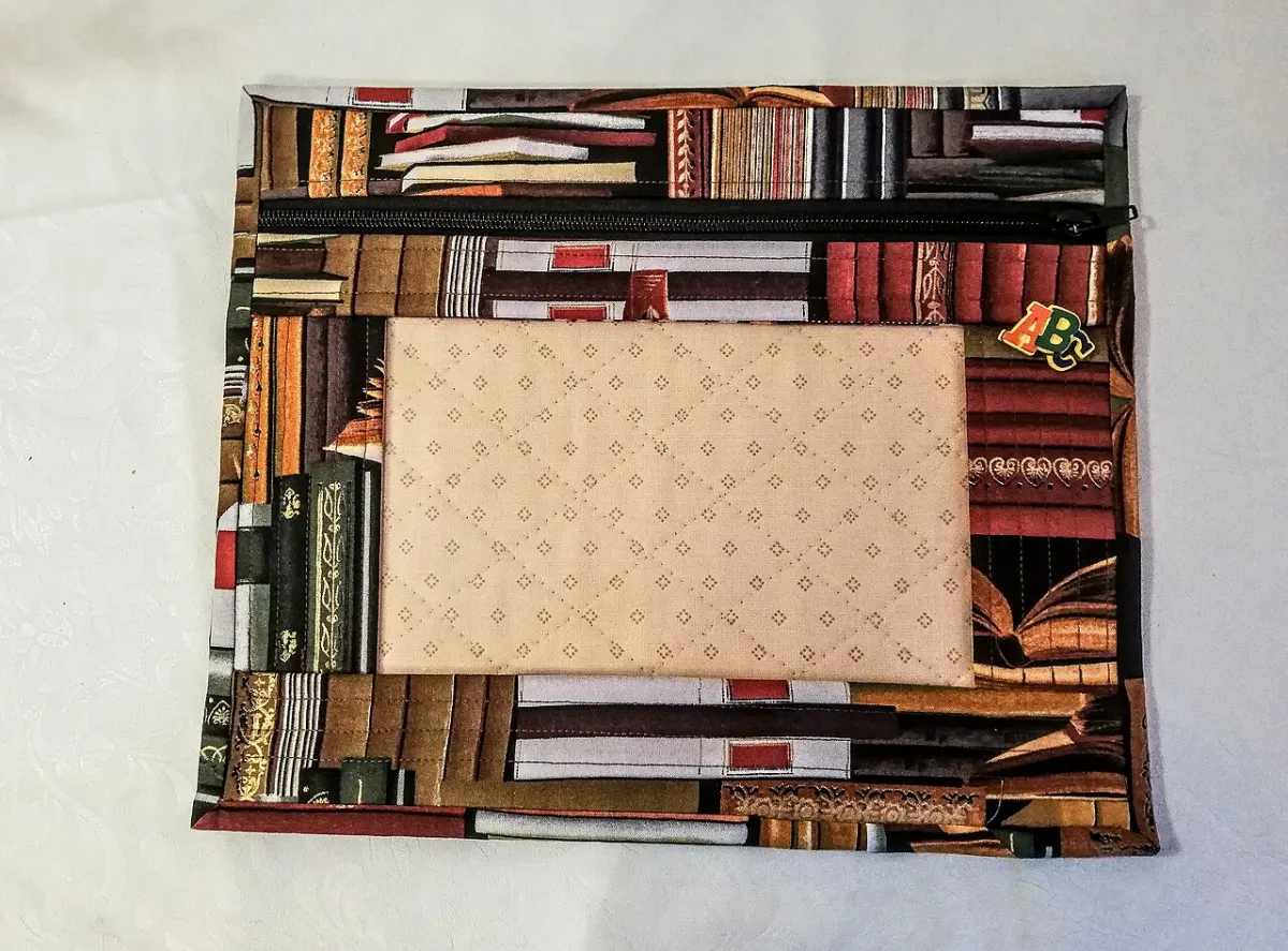 Document Classification System - 0595Ga2. Folder with a transparent window