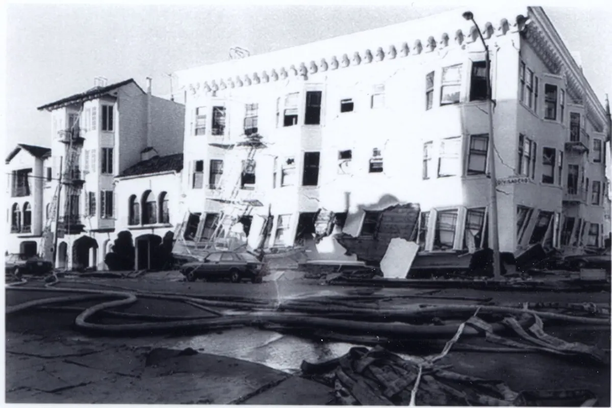 Earthquake Alert App - Earthquake damage in San Francisco's Marina District on the north side of the city from th