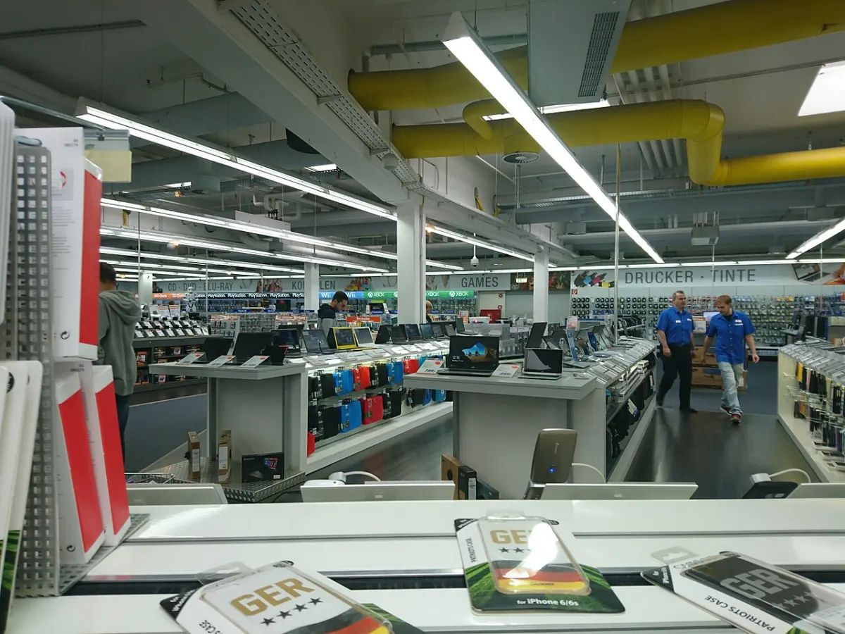 Electronic Shop Management System - German electronics store in 2016