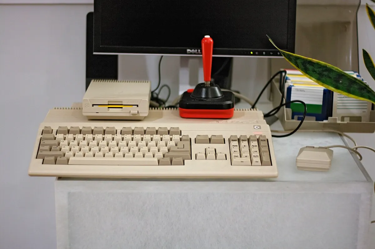 Employee Payroll Management System - Amiga 500, front, Google NY office computer museum