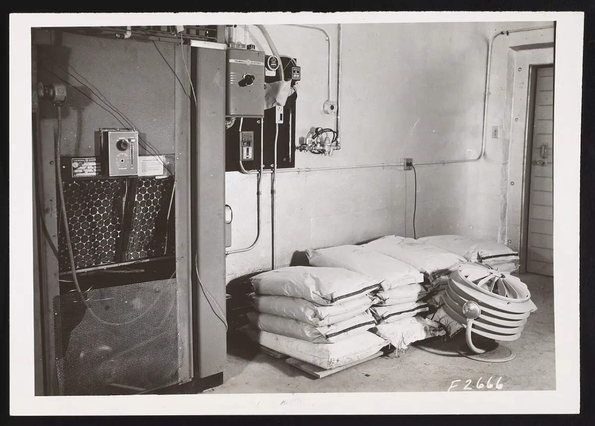Fertilizer Management System - Fertilizer bags at Agricultural Engineering Laboratory - DPLA - 7e9f9cd4d5d93000e5faccad7d