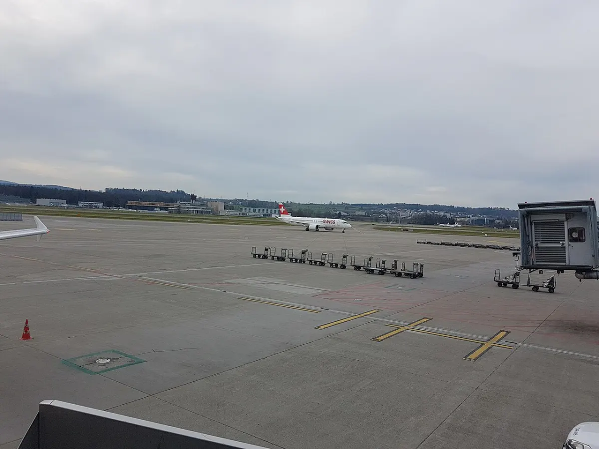 Flight Booking System - Zuerich-Airport-Swiss Airplane-01ASD