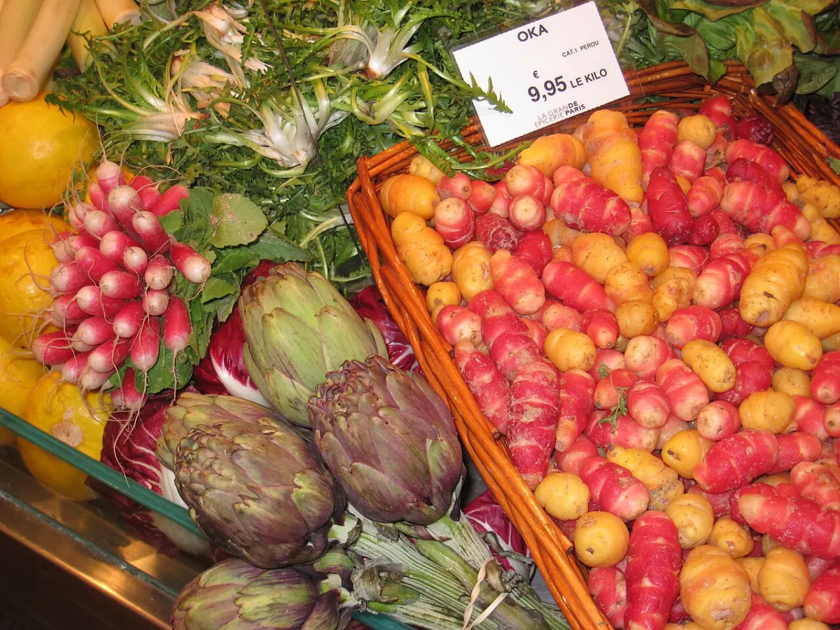 Grocery Delivery Website - Vegetables in a grocery store, Paris