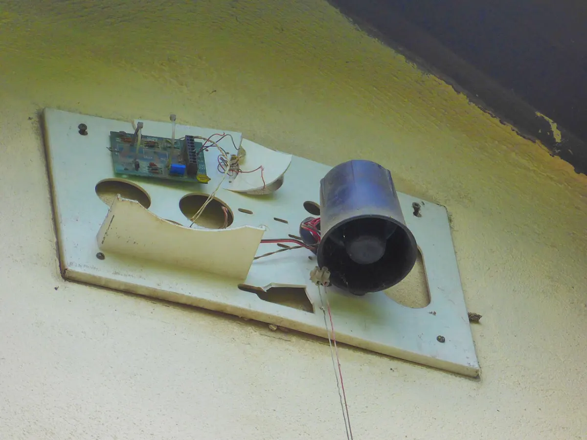 Home Security Alarm System - 1990 Old vented Burglar alarm security siren sounder with cover off