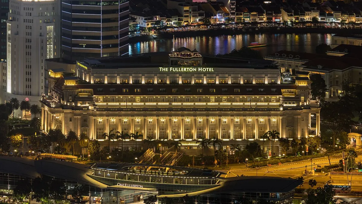 Image Resizer Tool - Aerial photographs of The Fullerton Hotel of Singapore at night
