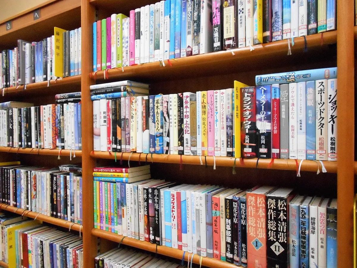 Library Catalog Desktop App - Minokamo City Library bookshelves ac