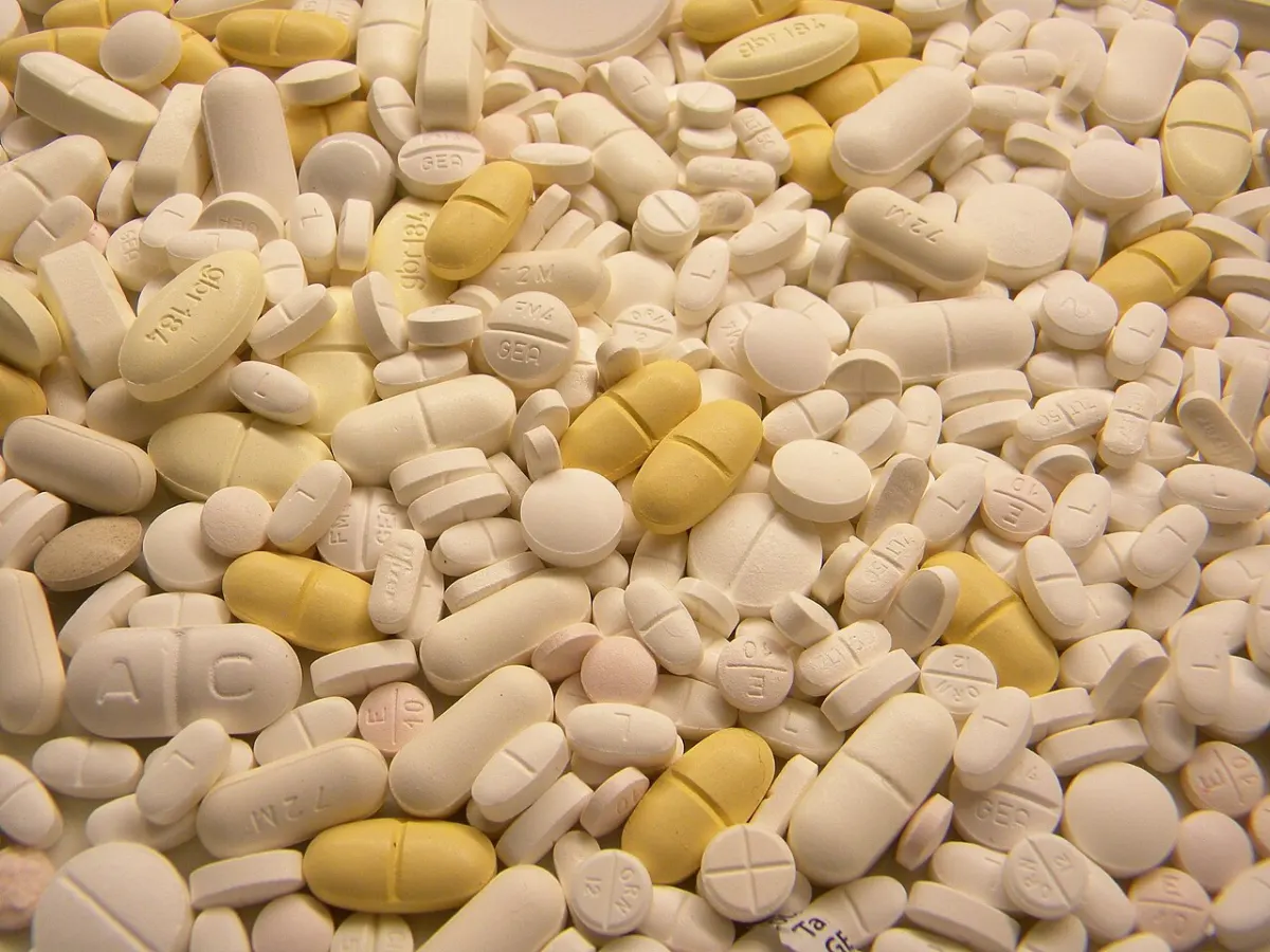 Medicine Reminder App - Tablets pills medicine medical waste