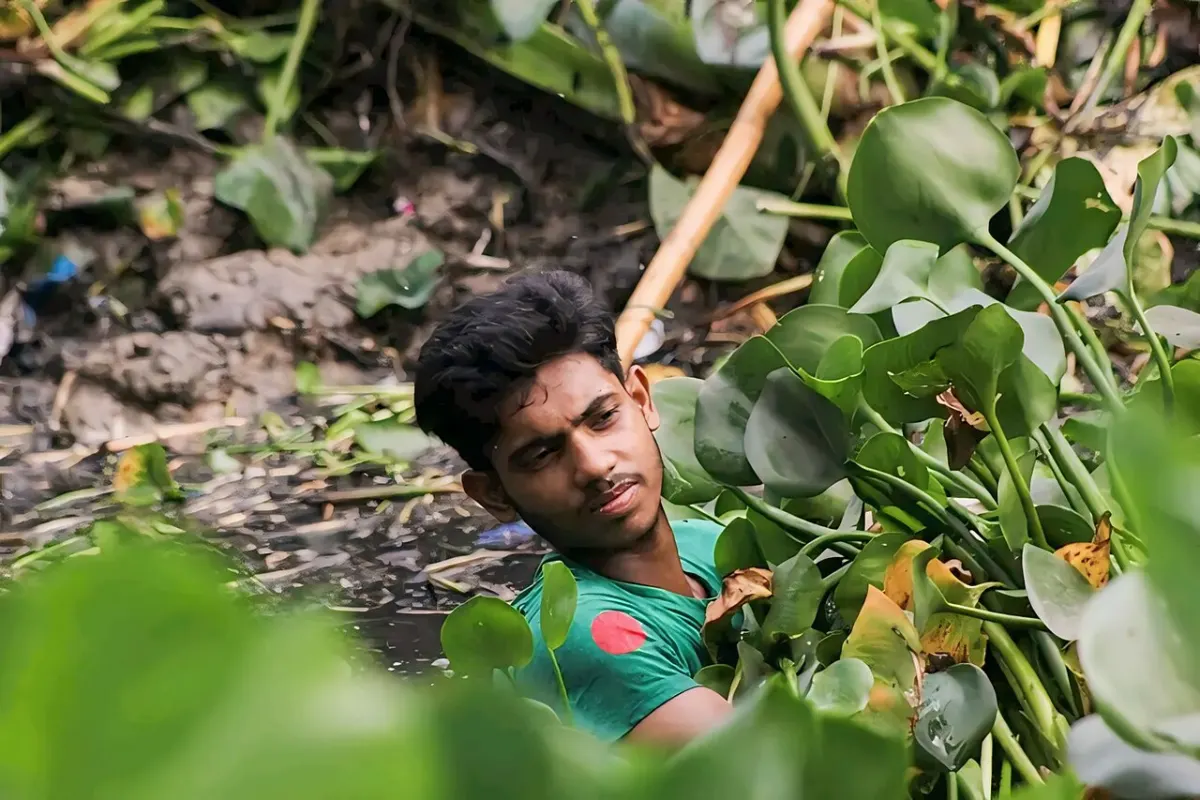 NGO Volunteer App - Volunteer cleaning shayma sundari canal
