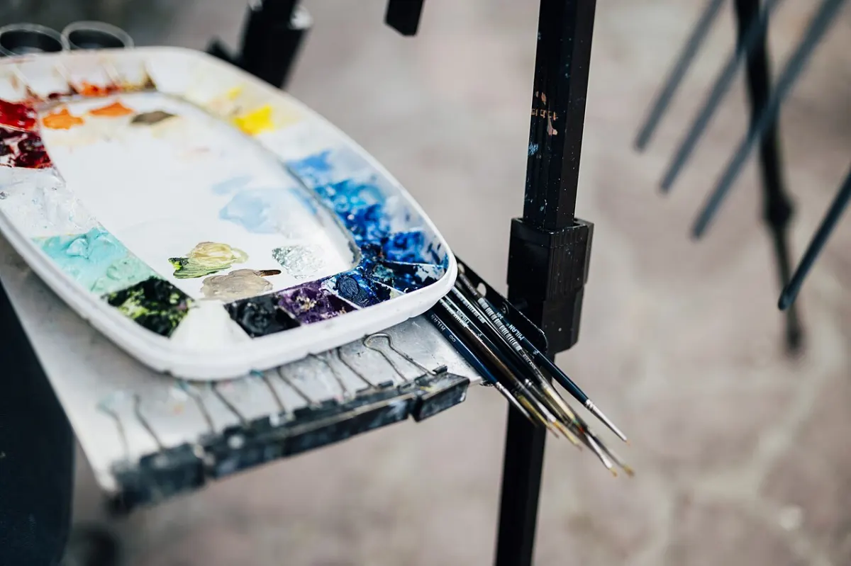 Online Art & Craft Store - Art tools and paint palette set up for a creative session