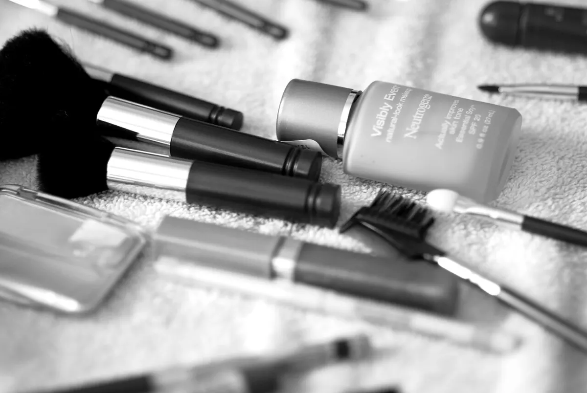 Online Cosmetics Store - Lipstick and other cosmetic equipment