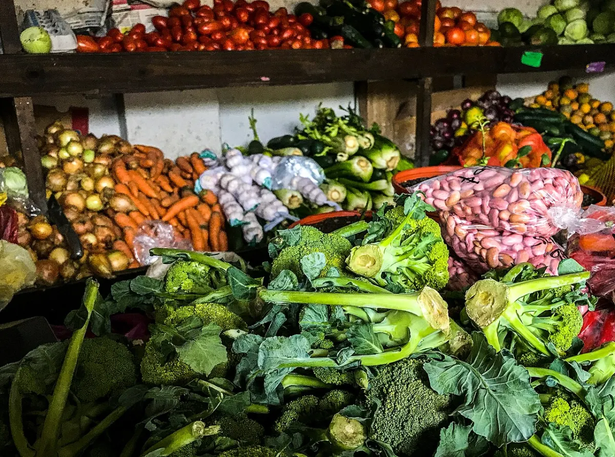 Online Grocery Store - Fresh vegetables and fruits at the market
