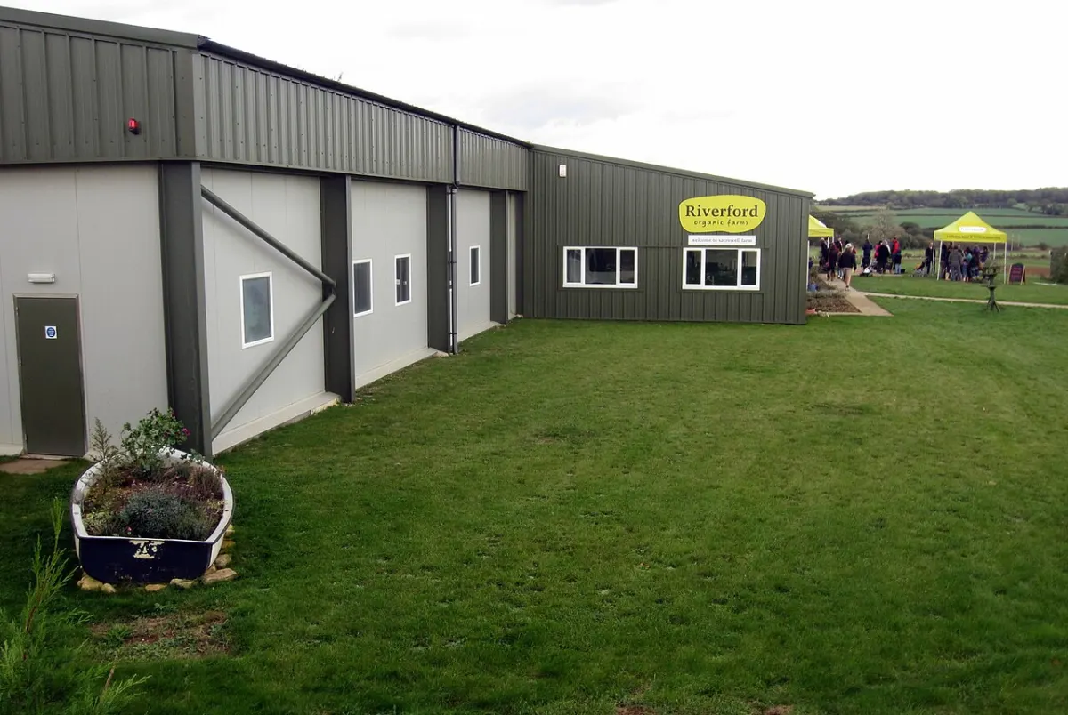 Online Organic Food Store - Riverford organic vegetables at Sacrewell Lodge Farm