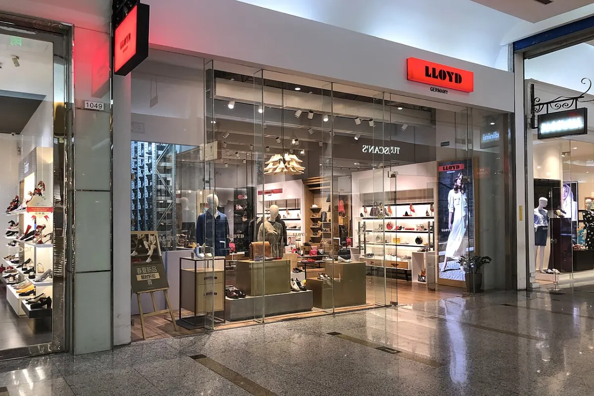 Online Shoe Store - Lloyd Shoes store at GR Shopping Mall