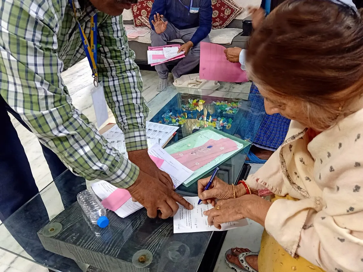 Poll & Voting App - A senior citizen above 80 is casting her vote from home in Bhopal-01