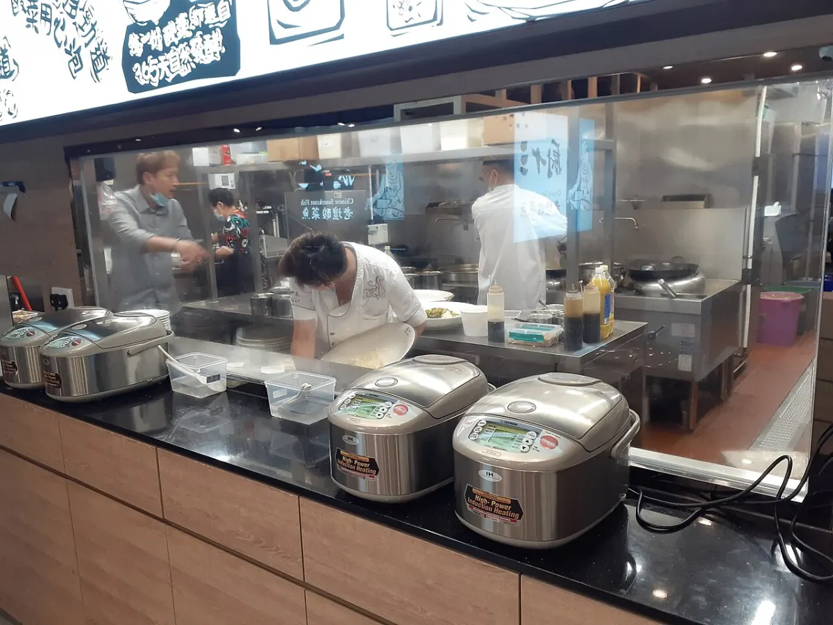 Restaurant KOT System - HK TW 荃灣道 Tsuen Wan Road 海之戀 Ocean Pride 商場 OP Mall Kitchen 13 Restaurant open window chef