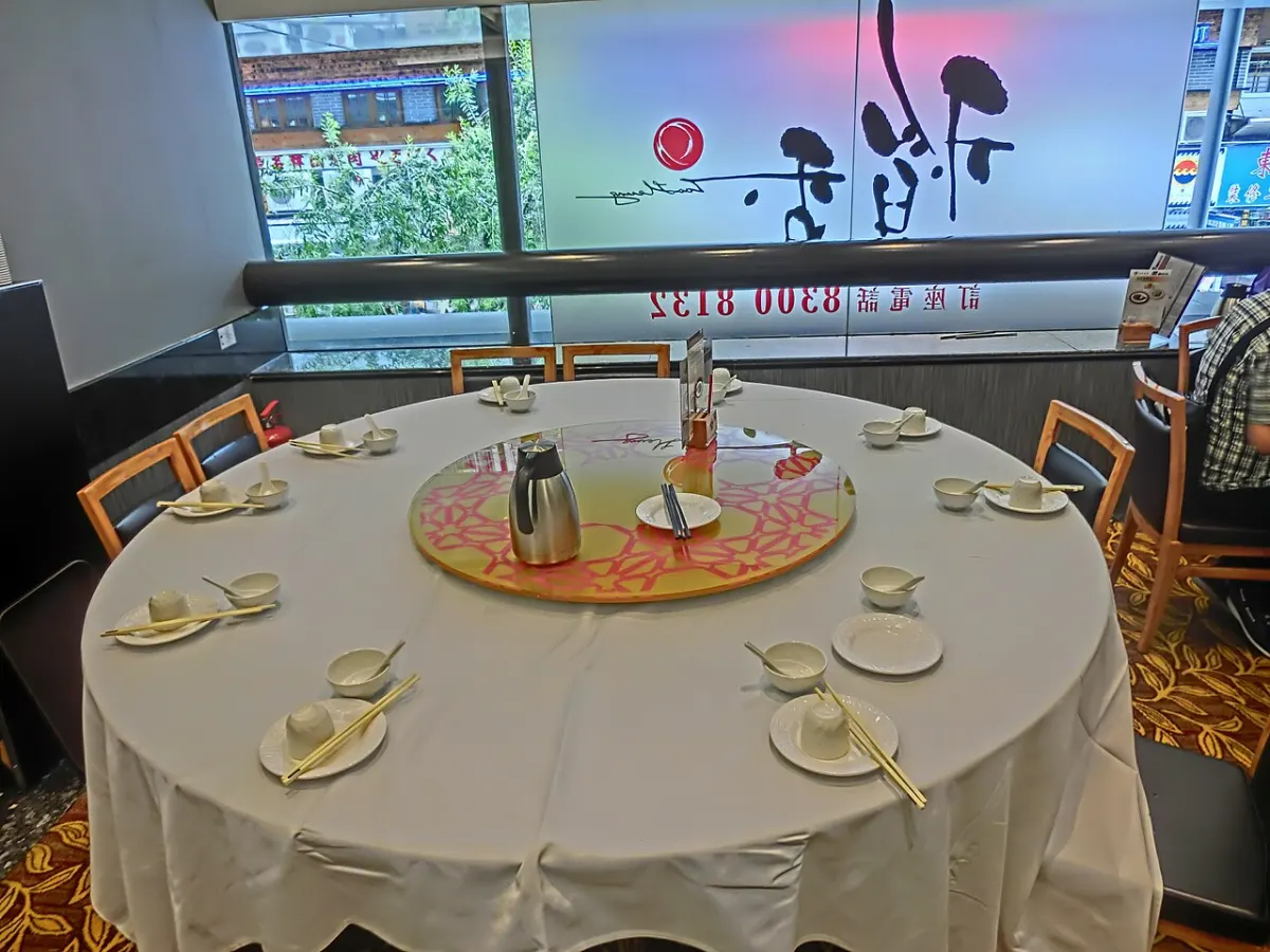 Restaurant Table Reservation System - HK North Point 稻香 Tao Heung Restaurant interior table setting June-2014 ZR2 Provident Cent
