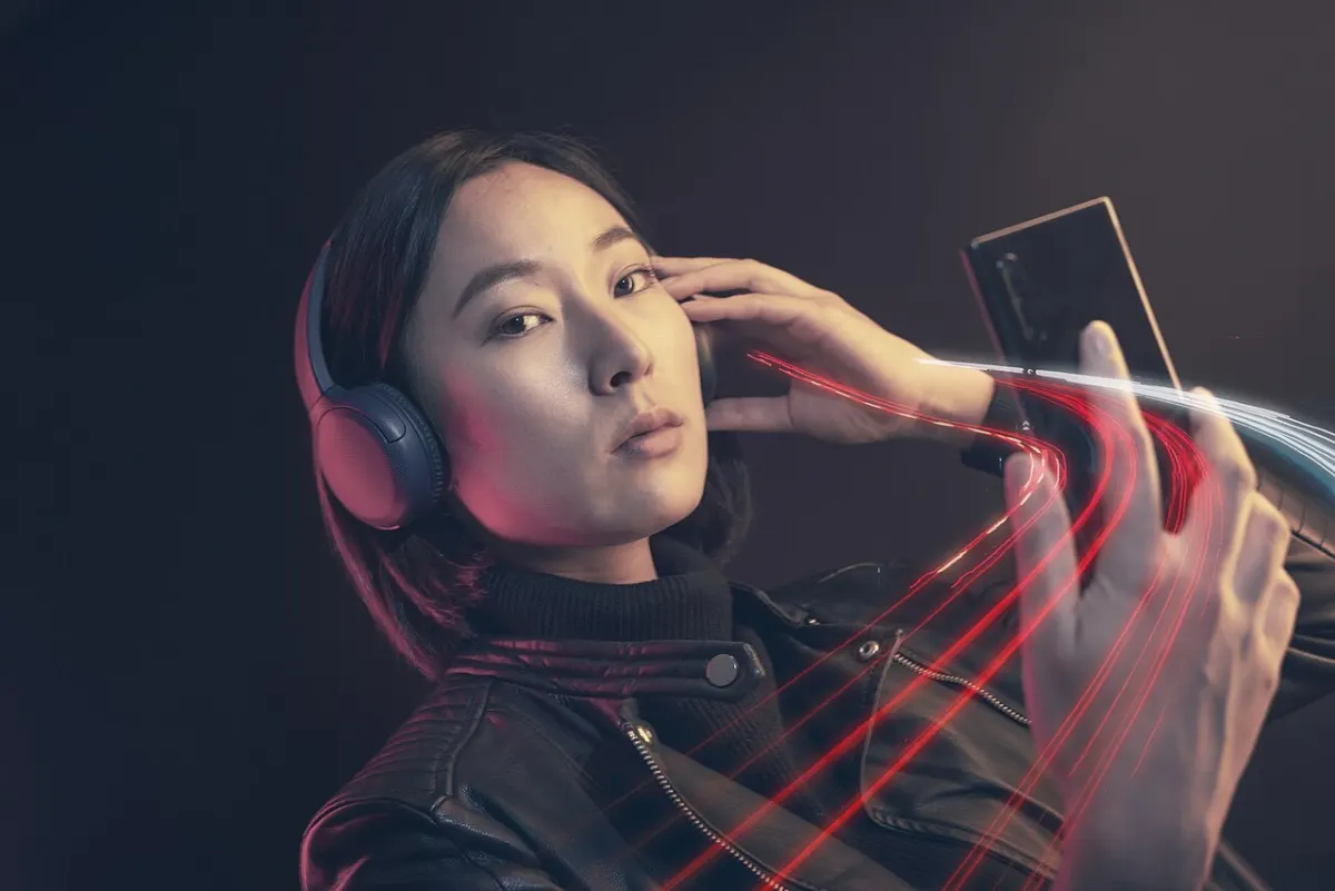 Ringtone Maker App - Woman listening music on her smartphone