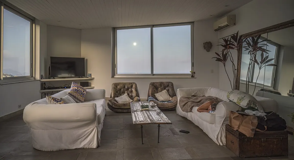 Roommate Finder Portal - Living room in apartment of Condomínio do Edifício Zaher, Le Blond, Rio de Janeiro, Brazil