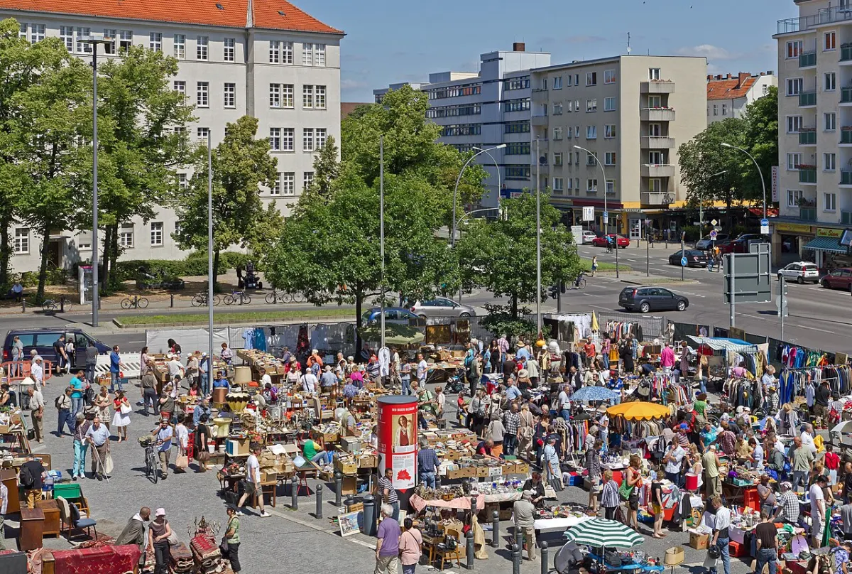 Second-Hand Goods Marketplace - Rth Schoeneberg 08 flea market