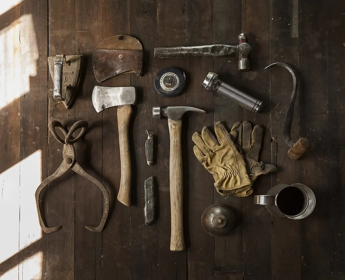 Service Provider Marketplace - Construction-work-carpenter-tools