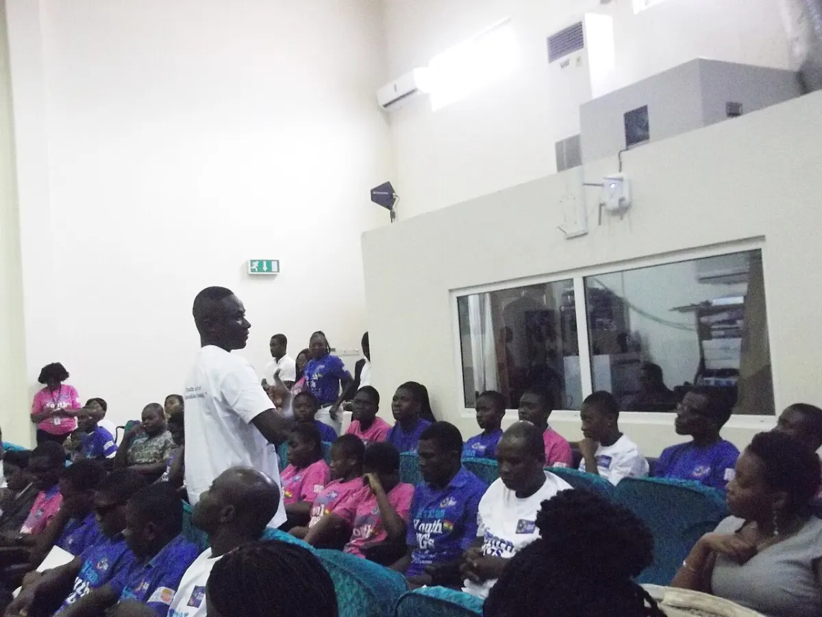 Sign Language Recognition - Intepreter communicating to deaf students via sign language