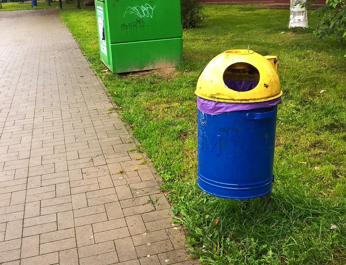 Smart Dustbin - Waste bin 1