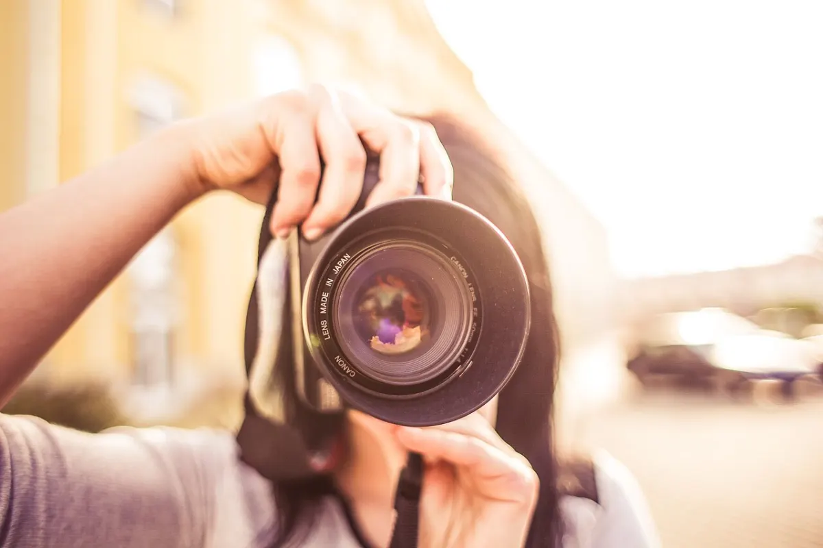 Stock Photo Marketplace - Photographer-camera