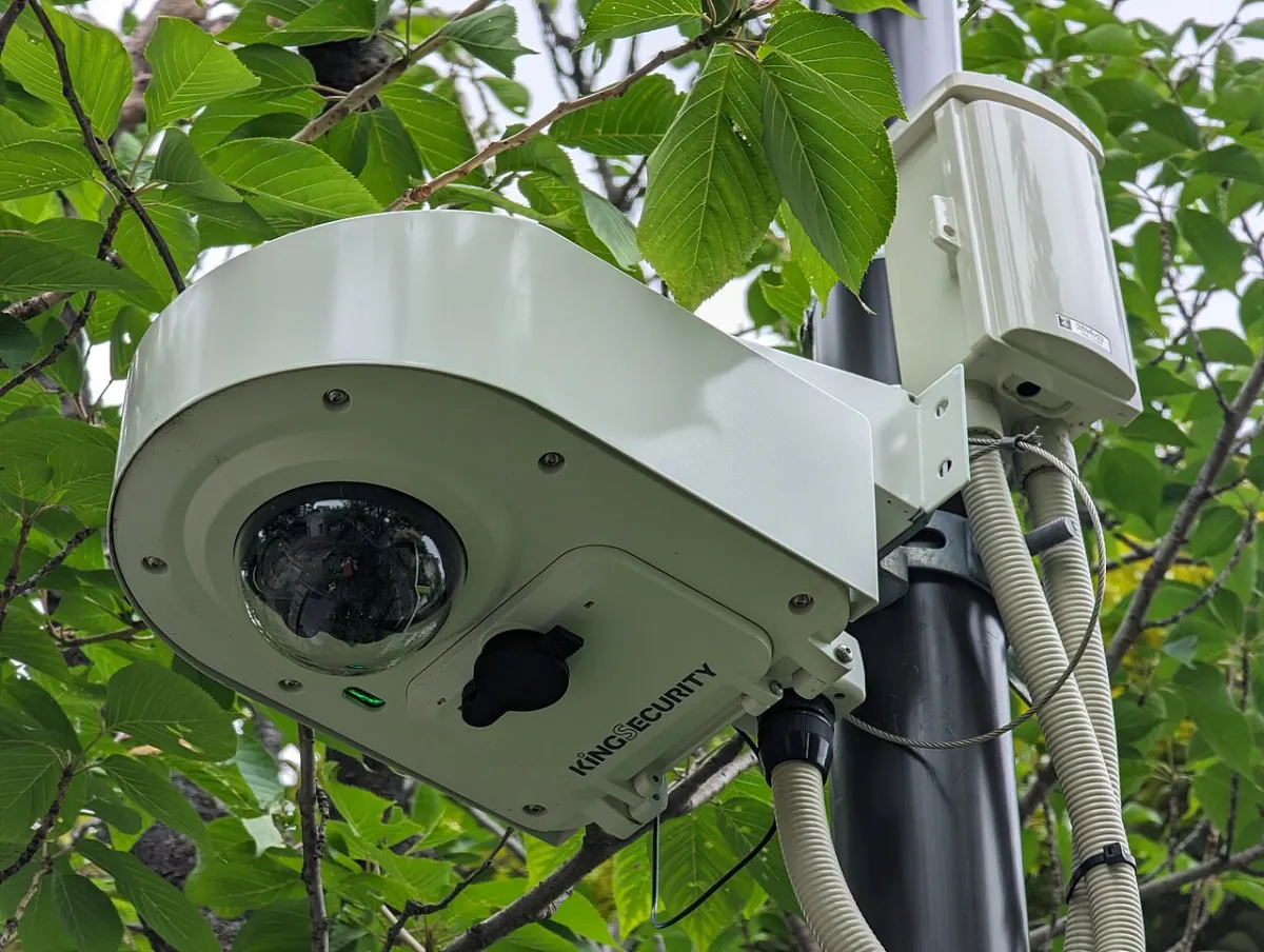 Surveillance Camera Robot - Security camera around Ebisu Garden Place