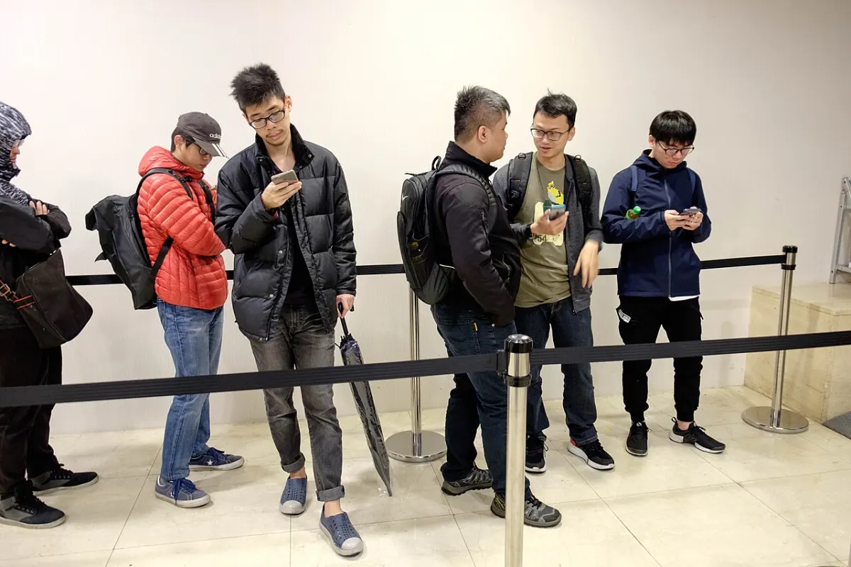 Token Queue Management System - Queue of Adventurers Waiting to Witchwood Launch Warming up Party 20180407a