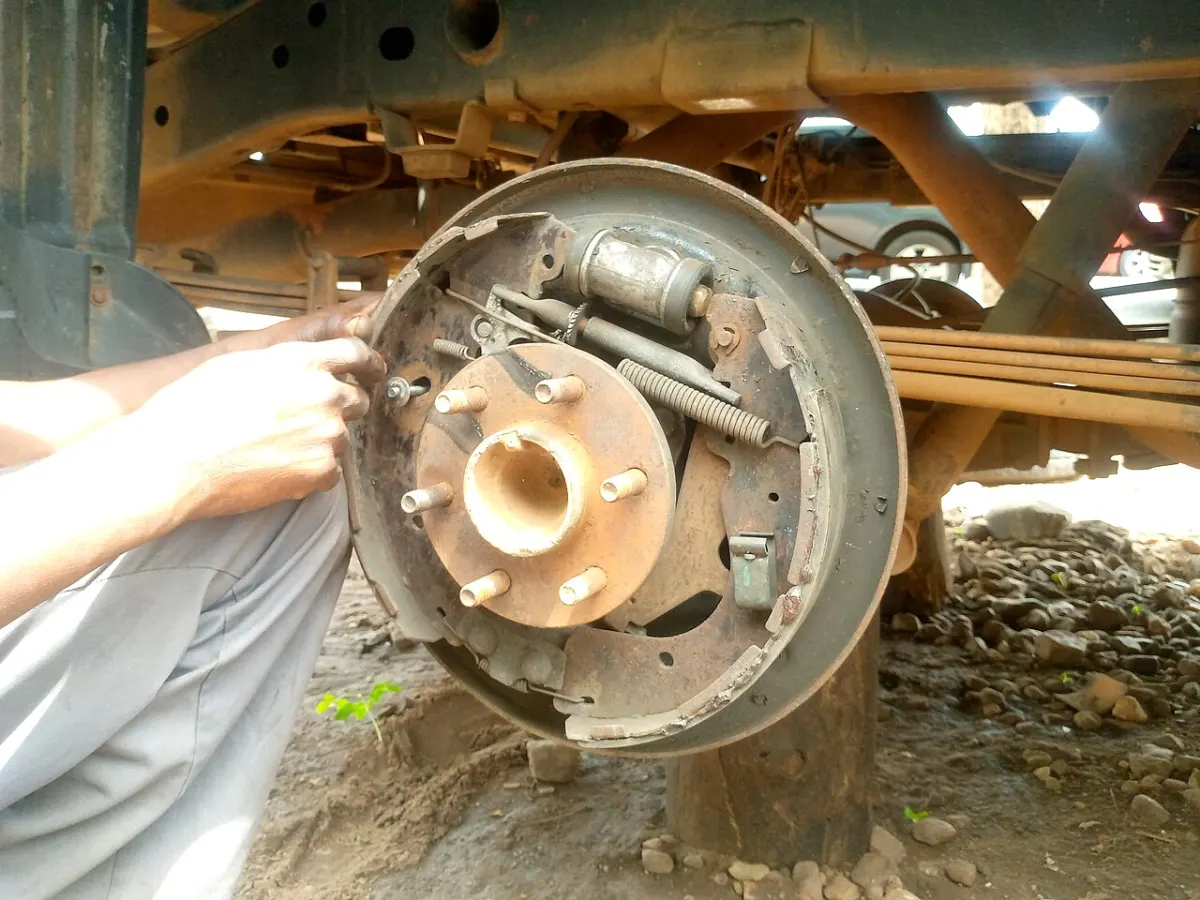 Vehicle Service Management System - Auto mechanic 01