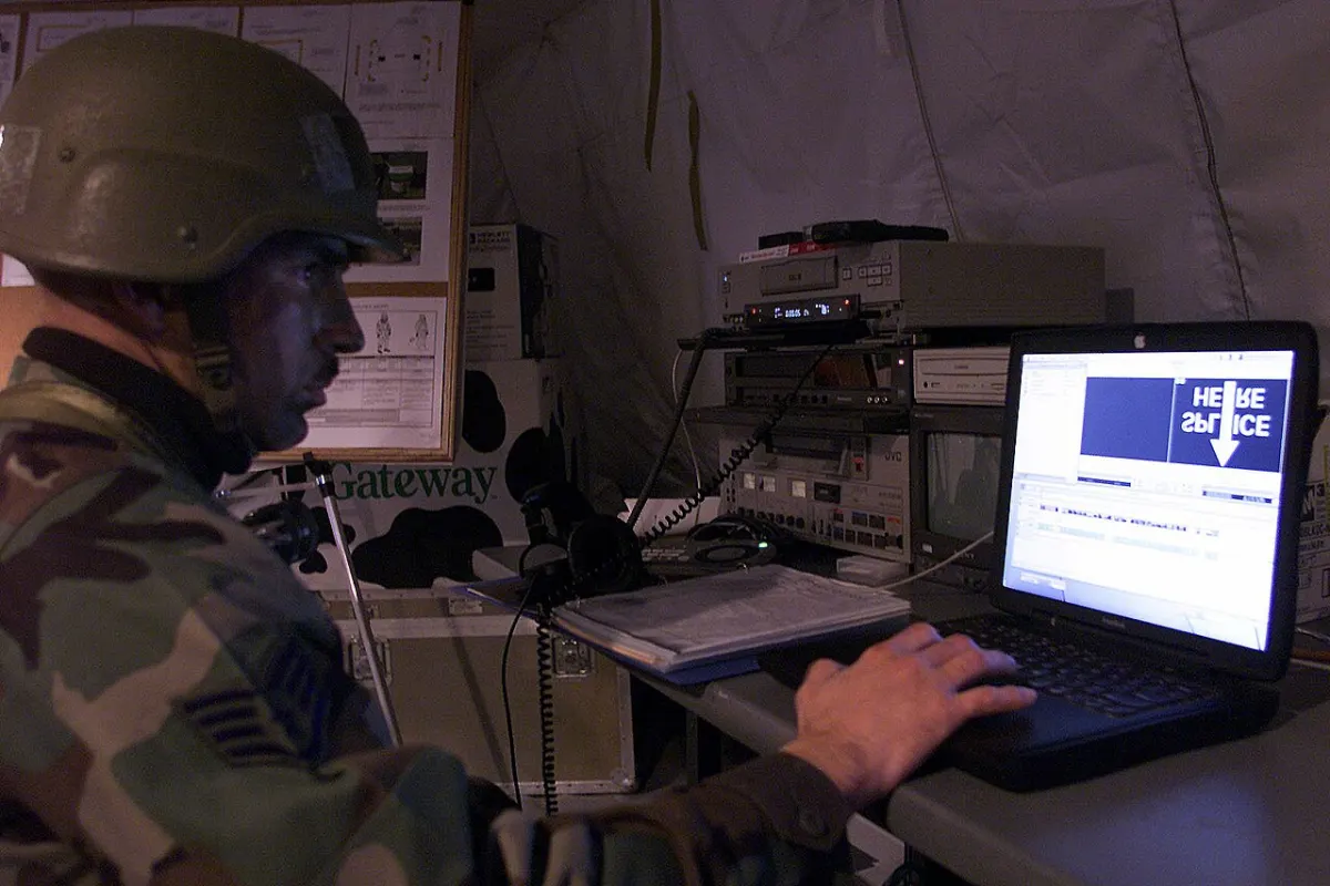 Video Cutter Tool - US Air Force STAFF Sergeant Lester Finuf, 1ST Communications Squadron, Videographer, uses 