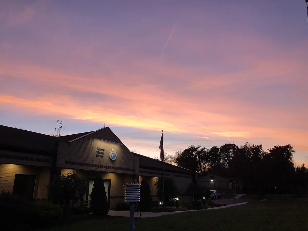 Weather Forecast Website - 2023-11-08 16 59 39 Cirrus clouds just after sunset viewed from the National Weather Servi